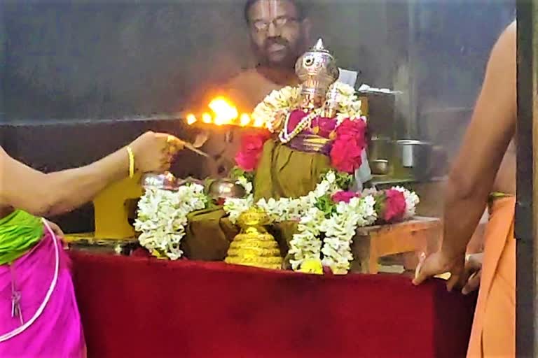 pujalu-at-yadadri-narasimha-swami-temple