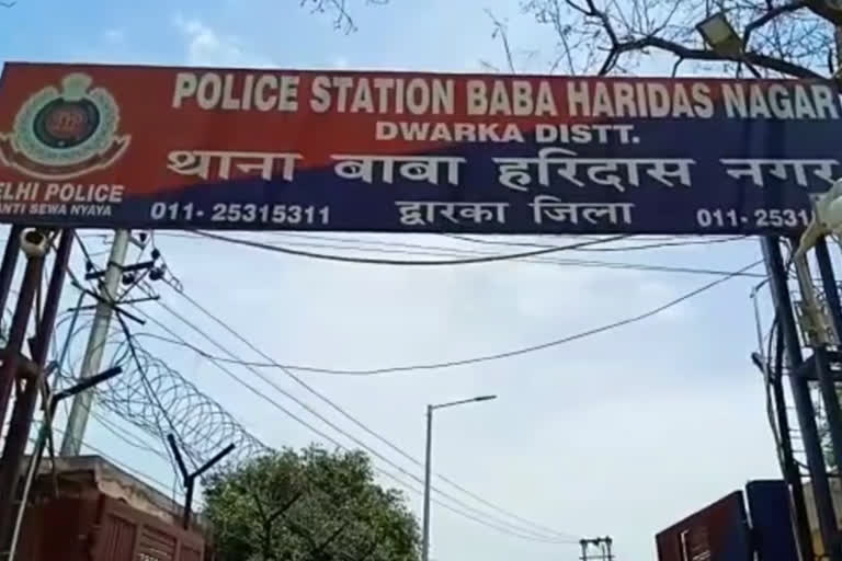 baba haridas nagar police arrest illicit liquor smuggler in delhi during lockdown