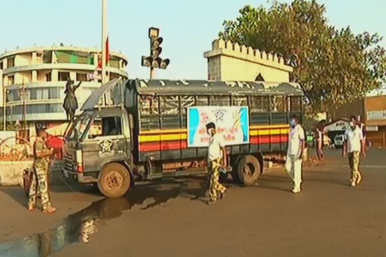 police-van-convert-into-sanitizer-van-in-ratnagiri