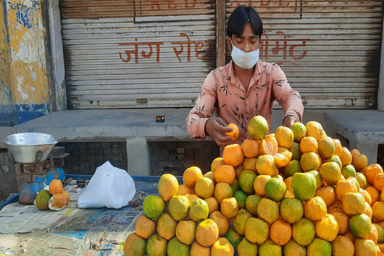 Fruit vegetable traders upset due to closure of sale during lockdown