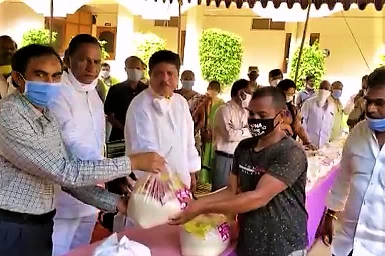 minister-mallareddy-grocerys-distribution-at-boinpalli