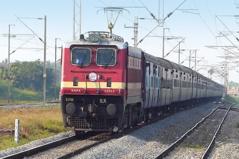 Indian railways  21-day lockdown  Stay Home Stay Safe  resuming train services  Railways  இந்திய ரயில்வே விளக்கம்  ஏப்ரல் 15 முதல் ரயில்கள் இயக்கம்  வதந்தி, அறிக்கை, மறுப்பு, கோவிட்-19 பாதிப்பு