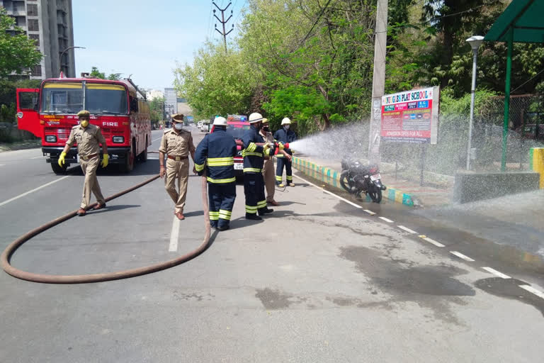 Chief Minister gave  Ghaziabad  two fire fighting vehicles to fire brigade