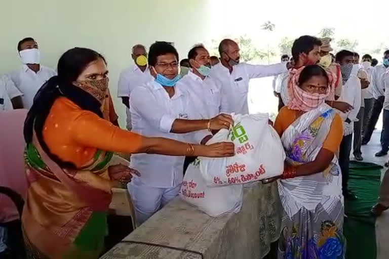 daily essentials distributed to the needy people by the mla padma devendar reddy in medak