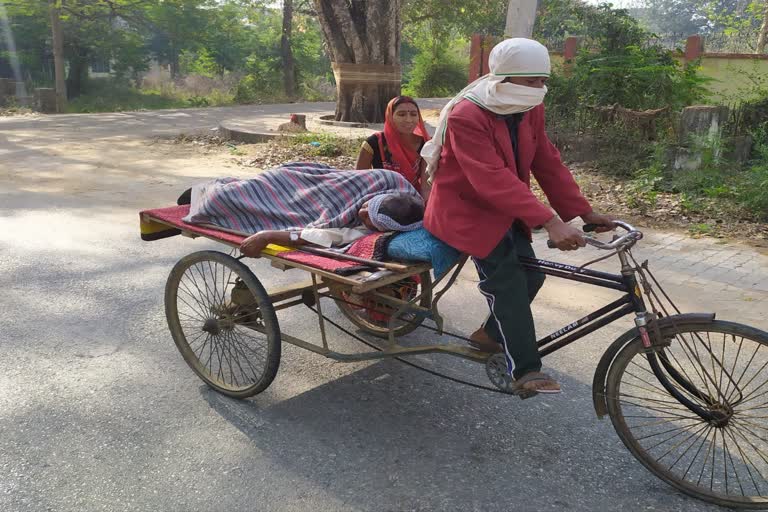 Sick father arrived to get treatment on a cart in garhwa