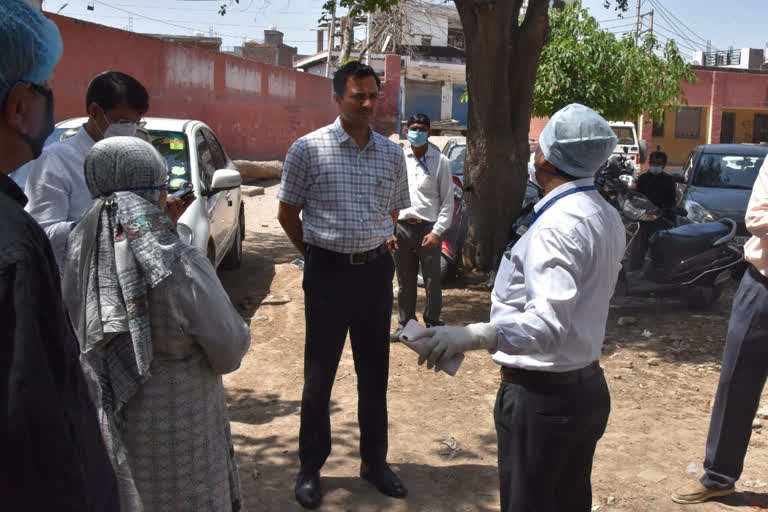 Social organization helping poor people in Faridabad during lockdown