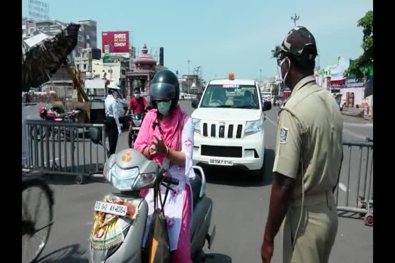 puri-police-awarness-to-use-of-mask-in-public-place