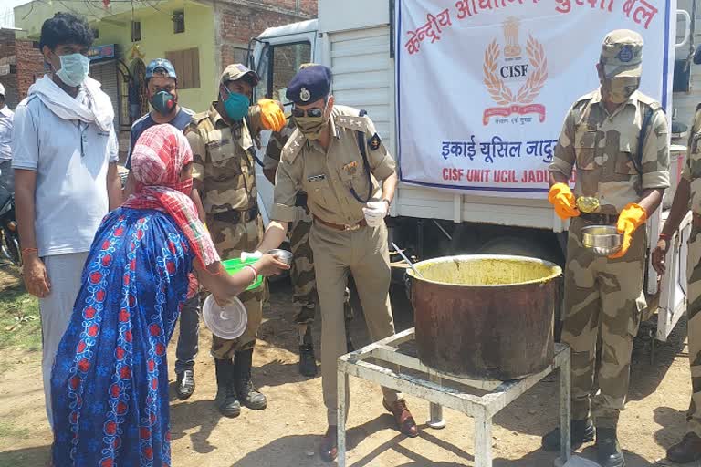 CISF personnel help in rural areas in jamshedpur