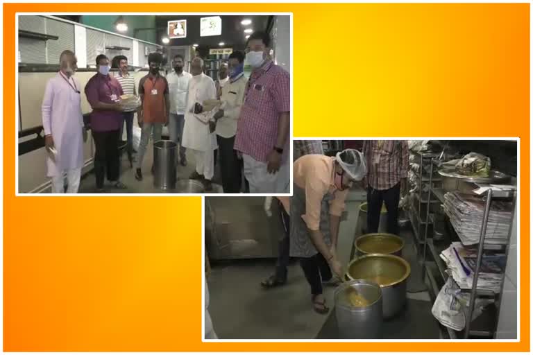 Girija Katta in Pune gives two times meals to one thousand needy daily