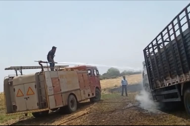 Fire in an orange caret truck, fire brigade caught fire