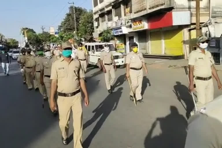 root march by police in palghar