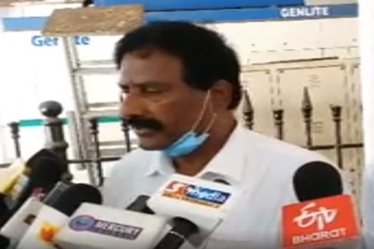 அதிமுக சட்டப்பேரவைத் தலைவர் அன்பழகன்