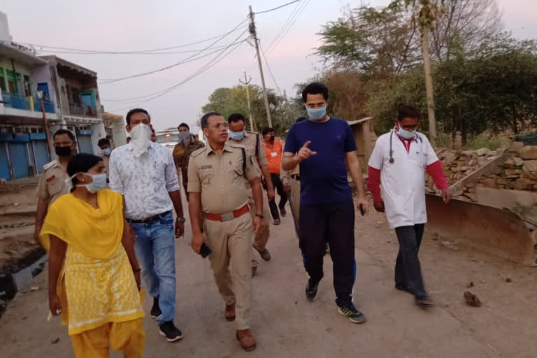 Administration took out flag march during curfew in vijaypur of sheopur district