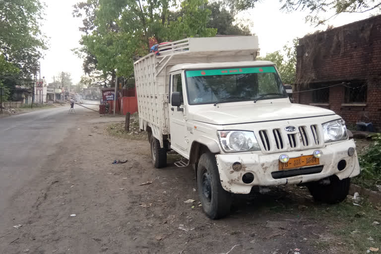 Illegal coal loaded pickup caught by police in dhanbad