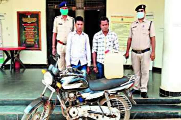 Raw liquor smuggling increased in lockdown in Rajnandgaon