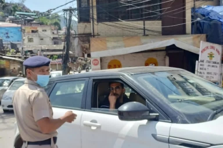 cricketer rishi dhawan challan by police during curfew in mandi himachal pradesh