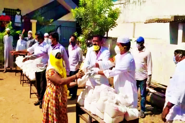 mla madhavaram krishnarao distributed daily needs to poor muslims at kukatpally