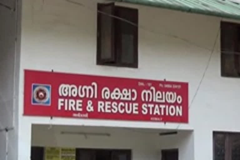 ഇടുക്കി  Fire force deliver life-saving medications  patients who trapped in lock down  ഫയർ ഫോഴ്‌സ്