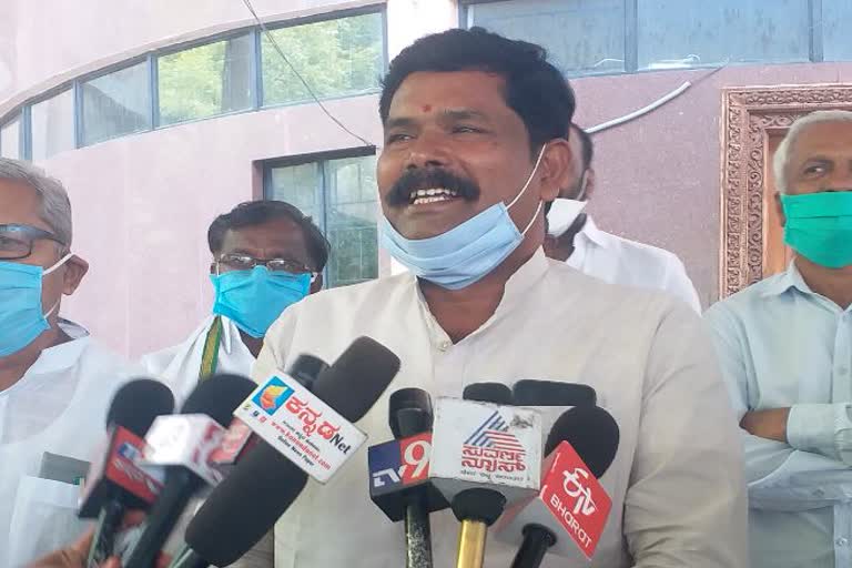 Govt. Should give crop relief to farmers without coronation: Shivaraja