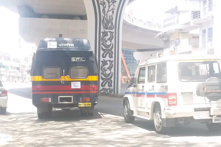 amravati police satitize van