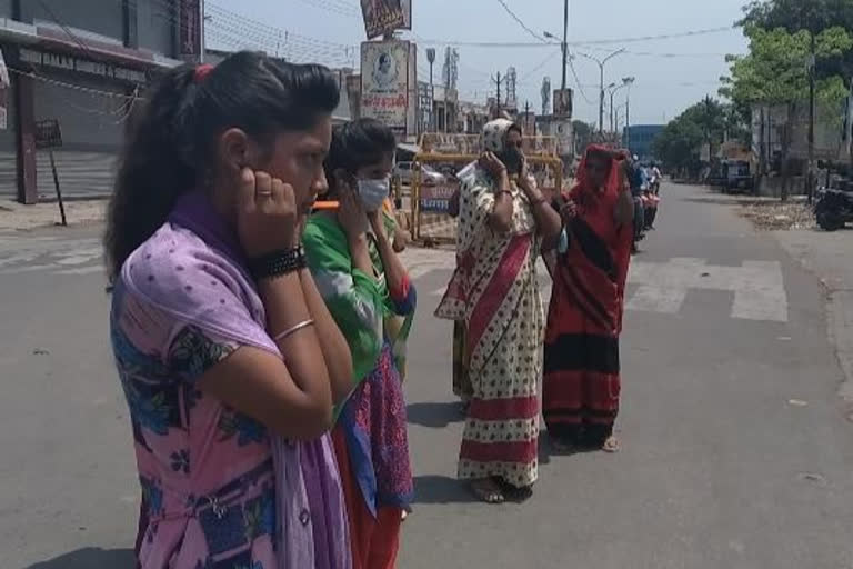 sitapur police punished women for violating lockdown