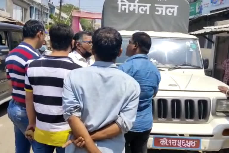 people opposes vehicle coming from nepal in araria