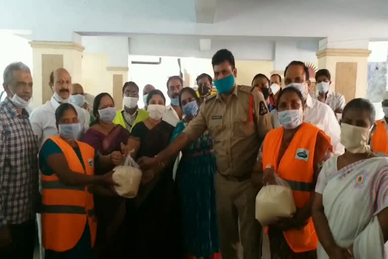 ASHA SWEEPERS MALERIYA STAFF RICE Distribution in Hyderabad