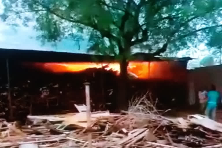 fire in warehouse in Jaipur, जयपुर न्यूज, जयपुर में गोदाम में लगी आग