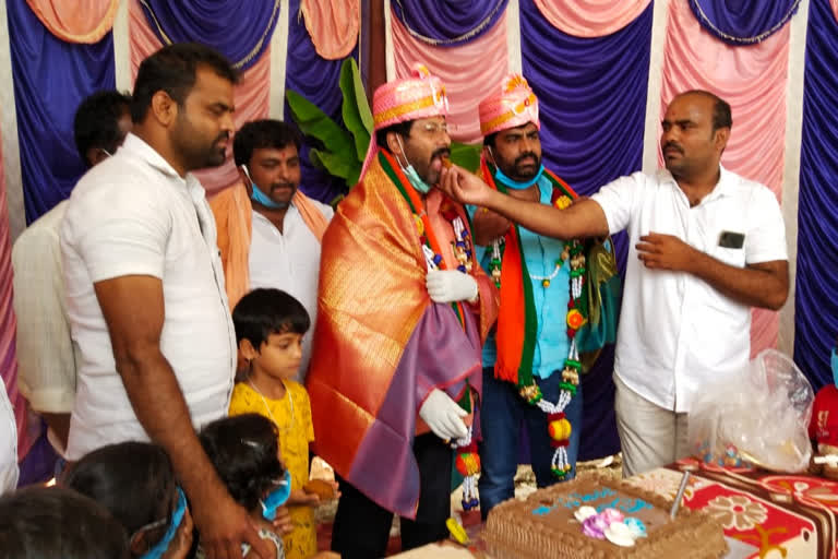 Birthday celebration by a MLA of the ruling party ... Photo goes viral ..!