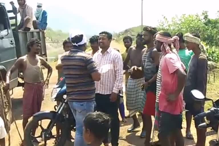 Villagers harvesting forests in Seraikela