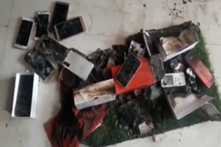 explosion of mobile battery in jakhal