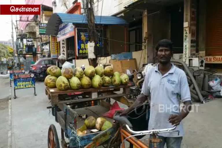 சாலையோர பழ வியாபாரிகளுக்கு உதவிக்கரம் நீட்டுமா அரசு?