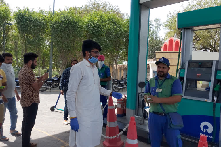 inso activists distributed sanitizer and mask in tohana