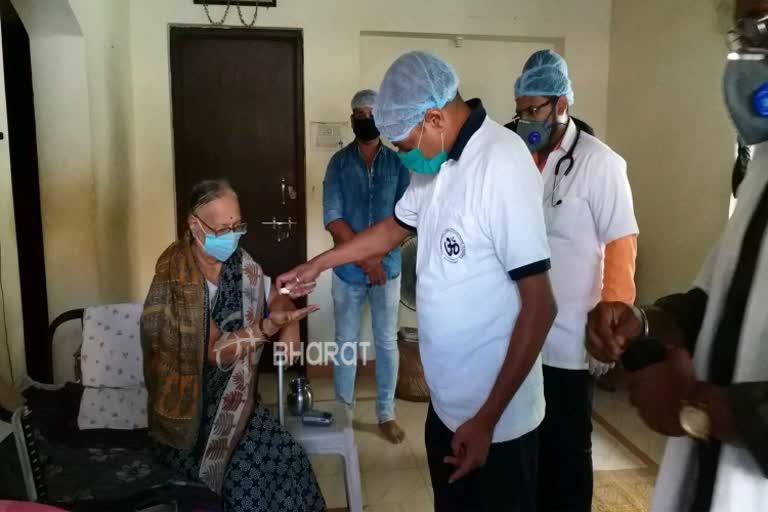 A team of doctors going to every home for treatment in Dharwad