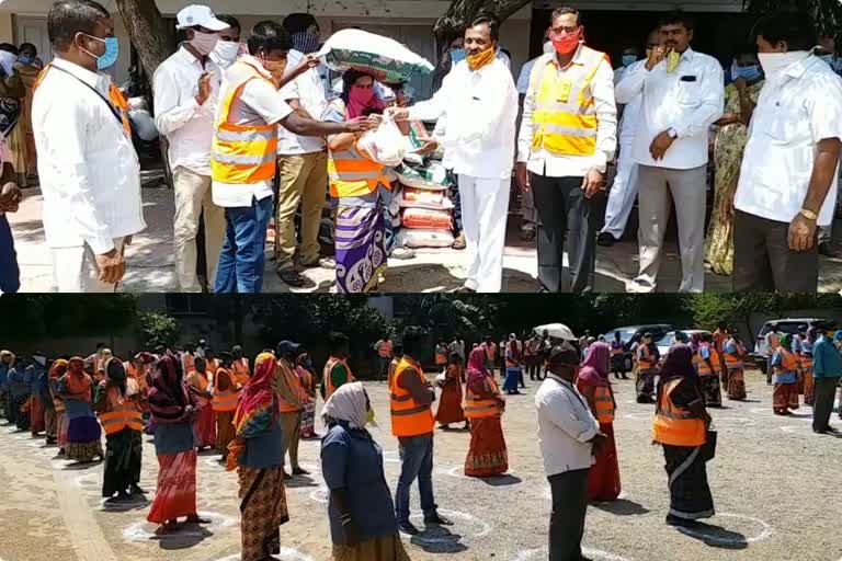 dccb vice chairman distributed rice and essentials  to sanitation workers