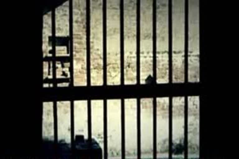 Prisons department  one month parole  പ്രത്യേക പരോള്‍  ജയില്‍ വകുപ്പ് മേധാവി  ലോക് ഡൗണ്‍