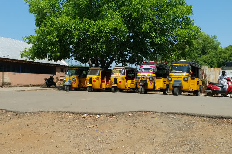 auto drivers facing problems due to lock down