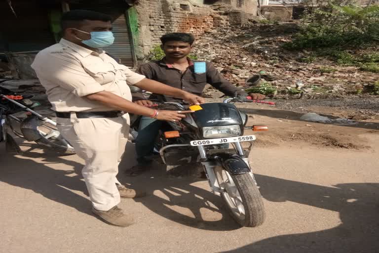 Police teaching a lesson to the needless people in kawardha