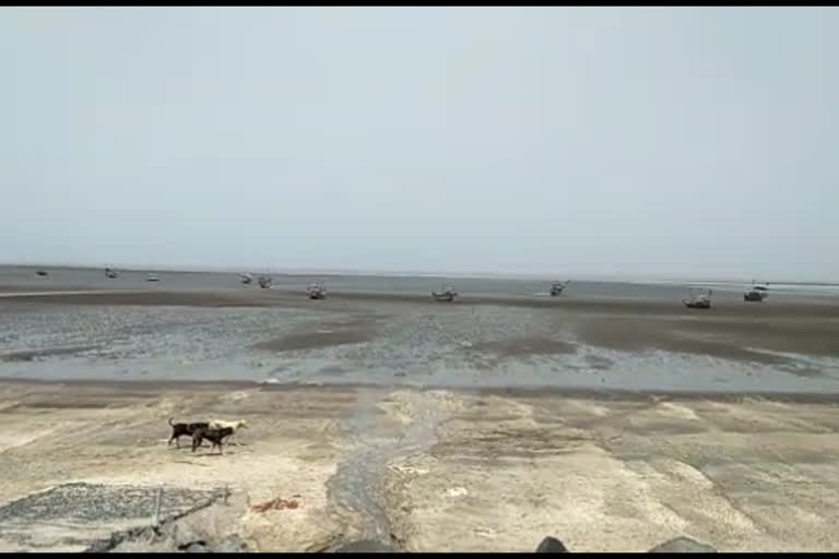 2500 fishermen are trapped With family at okha