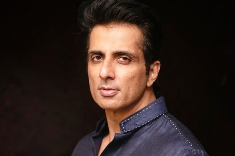 sonu sood distribute food from IANS