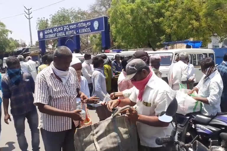 donors   distributed food to homeless in karnool