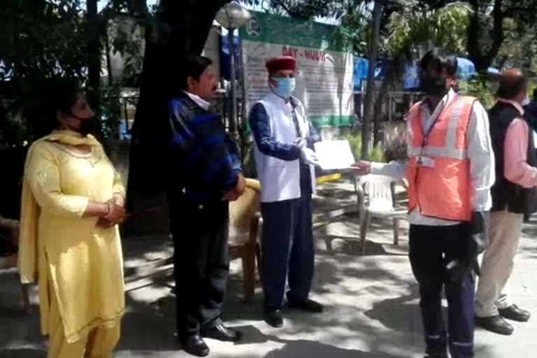 MLA Narender Thakur honoring the cleaning staff