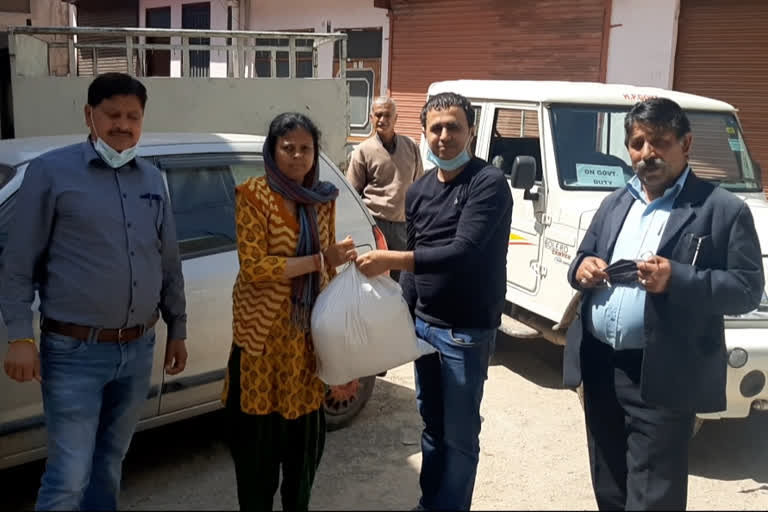 kits of rationing distributed to the needy with the help of administration