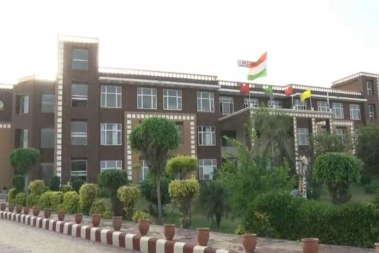 private school in sirsa waived three months fees