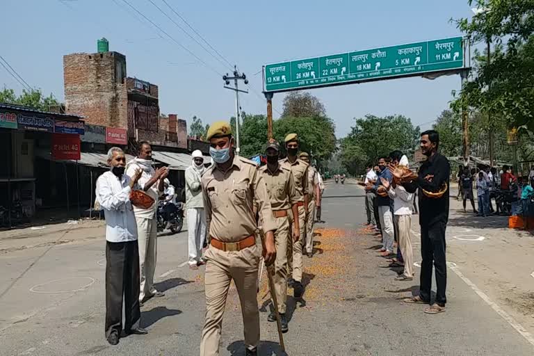 showered flowers on policemen in barabanki