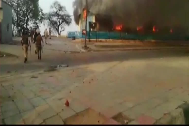 Delhi: Fire breaks out in a shelter home near Kashmiri Gate