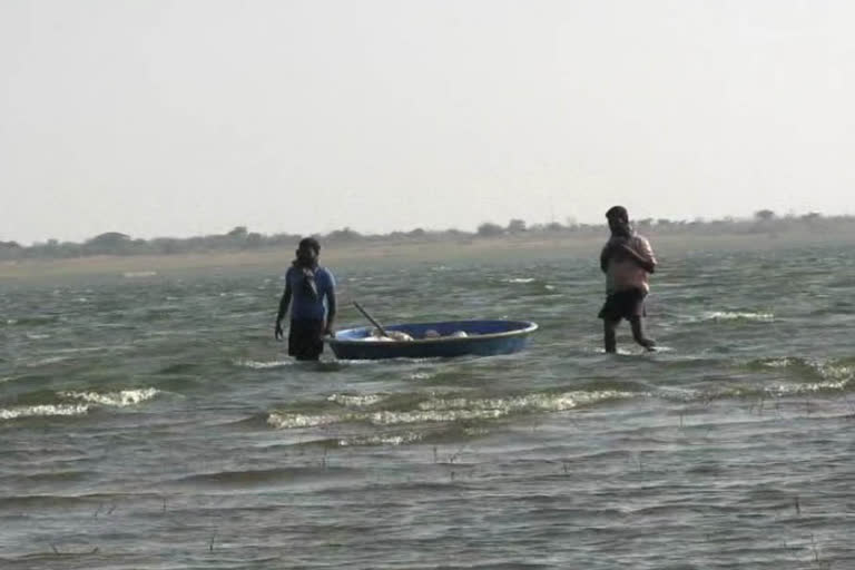 மீனவர்களின் கோரிக்கையை ஏற்ற அரசு அலுவலர்கள்...!