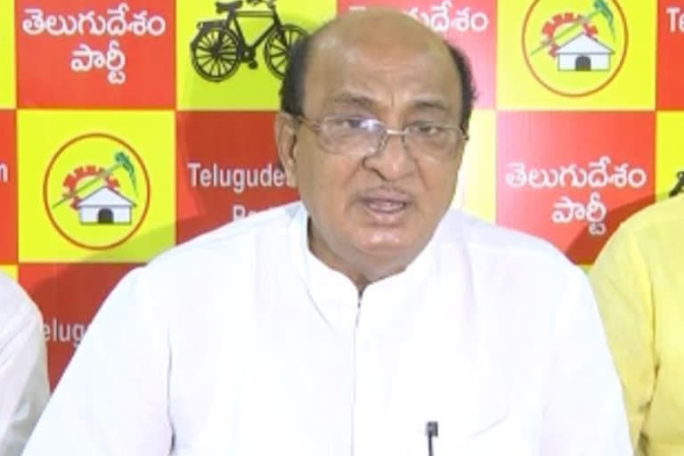 వైద్య సిబ్బందికి పీపీఈ సూట్ ఇవ్వండి