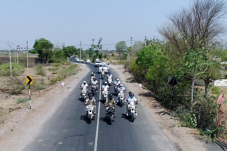 Botad police team doing bullet patrolling, Recorded 43 offenses with the help of drone cameras