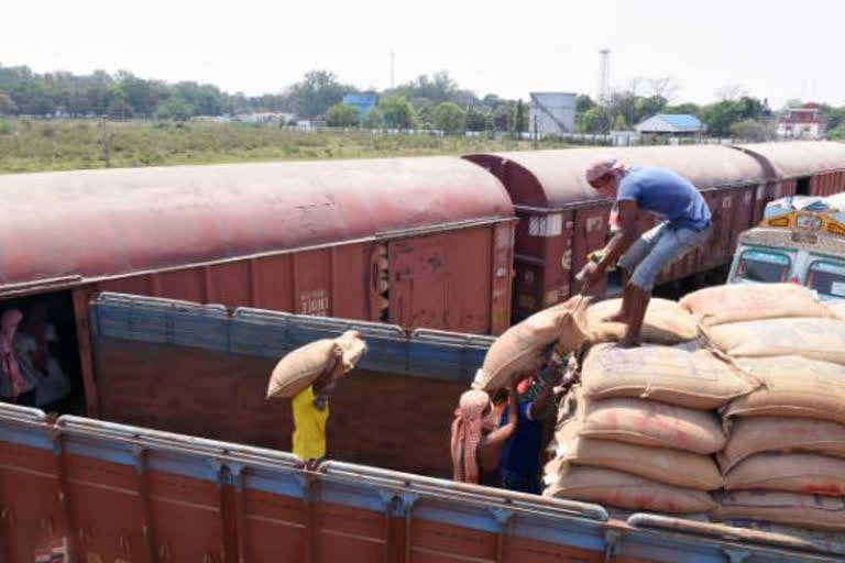 Special trains for transporting perishable food items